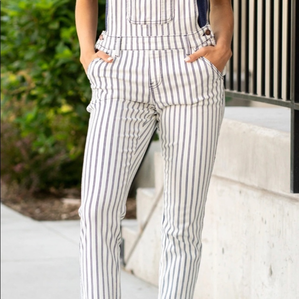Judy Blue Boyfriend cut overalls.  27” Inseam, 10” front rise